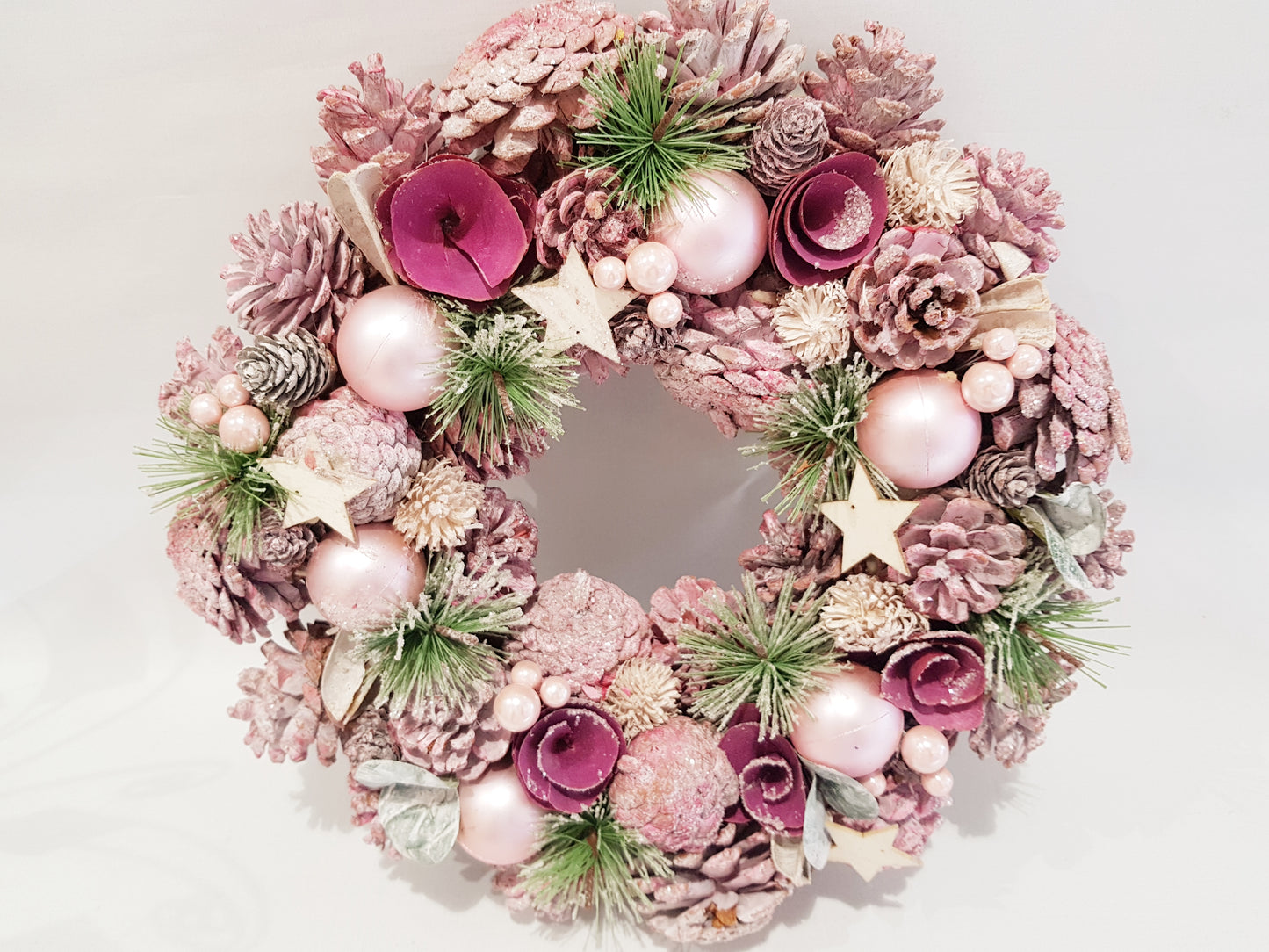 WREATH IN PINK W/CONE BAUBLE STAR AND FLOWER